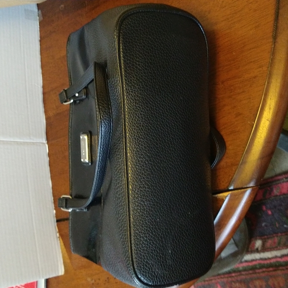 VGUC. Nine West black leather satchel. - Picture 12 of 12